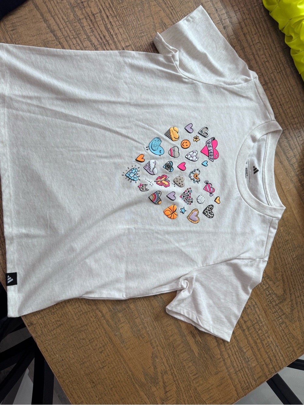 Adidas Girls White Graphic Heart T-Shirt Size Medium (10/12) Regular Fit